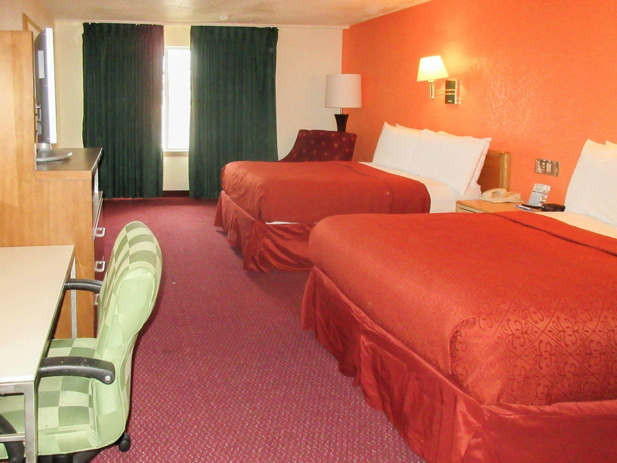 Rodeway Inn & Suites DEN Esterno foto